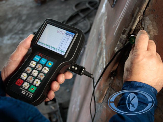 Выявление дефектов на металлической поверхности ультразвуковым портативным дефектоскопом УД3-71