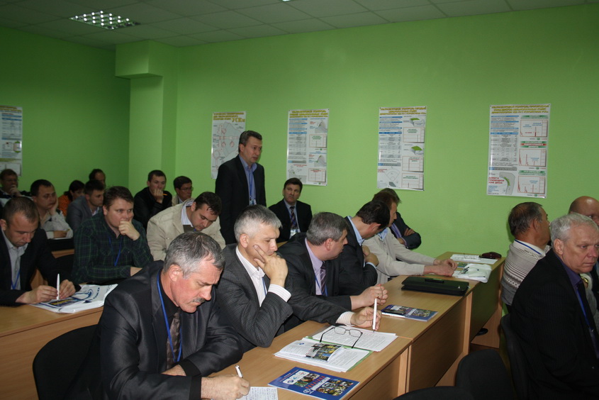Участники Конференции «Неразрушающий контроль-2015» участвуют в обсуждении докладов
