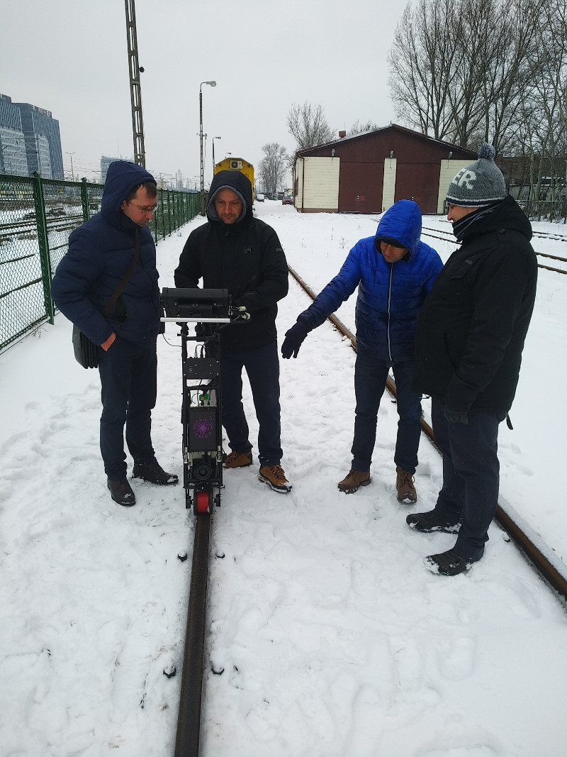 Коллеги из Польши осваивают функционал ультразвукового рельсового дефектоскопа UDS2-77