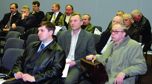 Специалисты НК  слушают  выступления  своих  коллег на  традиционной  Конференции Неразрушающий  контроль-2007»,  Киев