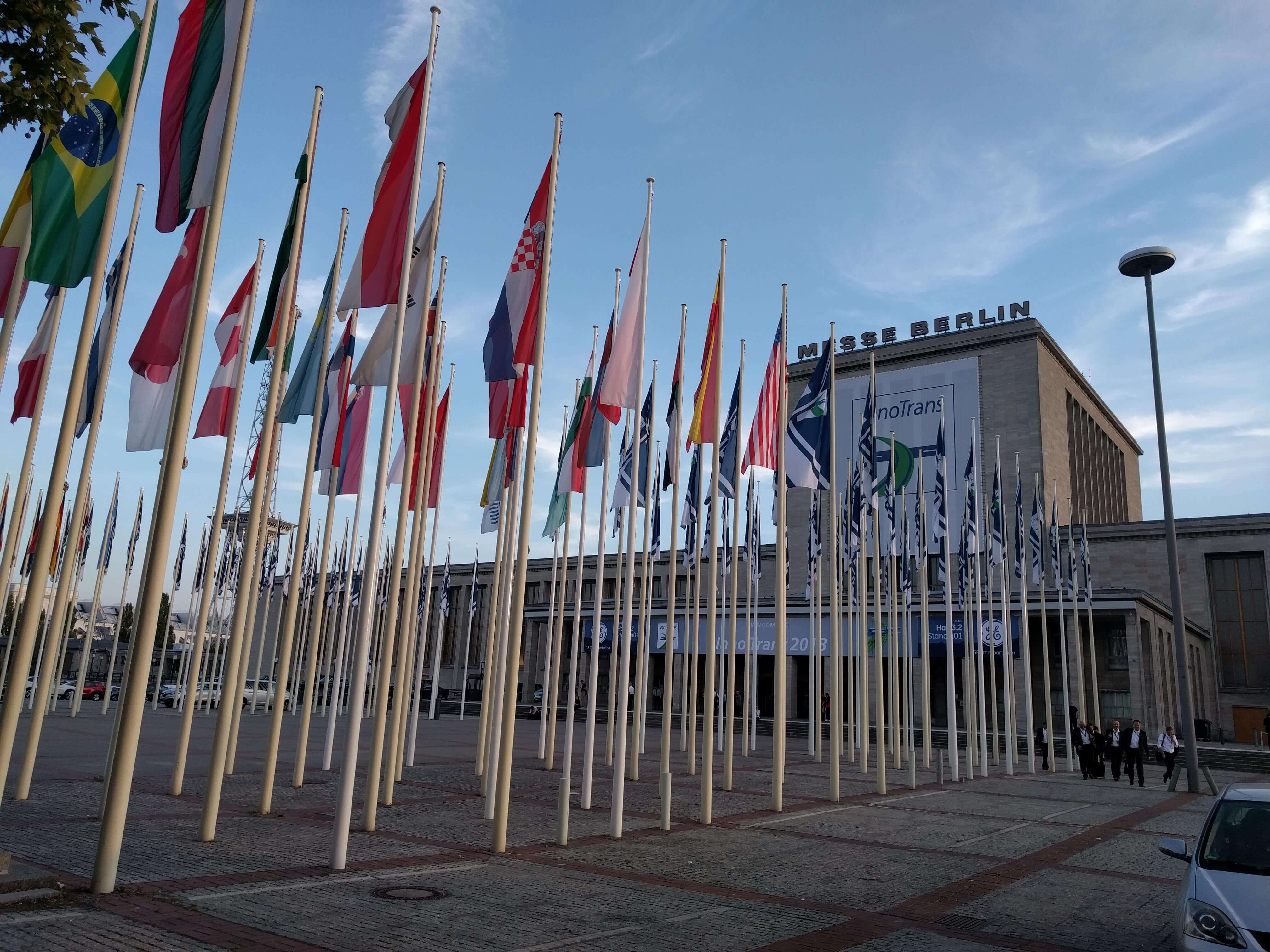 Вход в выставочный центр Messe Berlin, в котором проводилась международная выставка транспортной техники и транспортных систем — InnoTrans-2018