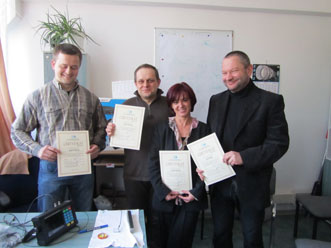 Польские специалисты с сертификатами, подтверждающими, что они прошли обучение работе с ультразвуковым дефектоскопом УД4-76, март 2012