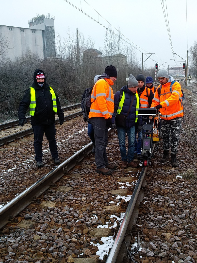 Ultrasonic Rail Flaw Detector UDS2-77 presented to the Polish railway personnel